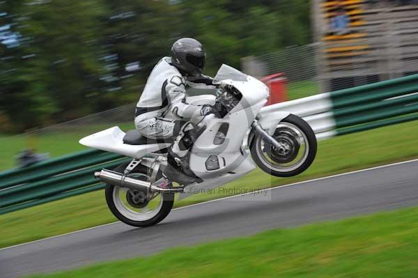 Motorcycle action photographs;cadwell;cadwell park photographs;event digital images;eventdigitalimages;motor racing louth lincolnshire;no limits trackday;peter wileman photography;trackday;trackday digital images;trackday photos