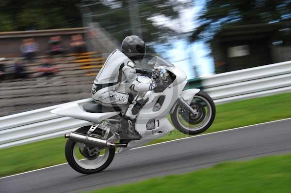 Motorcycle action photographs;cadwell;cadwell park photographs;event digital images;eventdigitalimages;motor racing louth lincolnshire;no limits trackday;peter wileman photography;trackday;trackday digital images;trackday photos