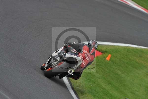 Motorcycle action photographs;cadwell;cadwell park photographs;event digital images;eventdigitalimages;motor racing louth lincolnshire;no limits trackday;peter wileman photography;trackday;trackday digital images;trackday photos