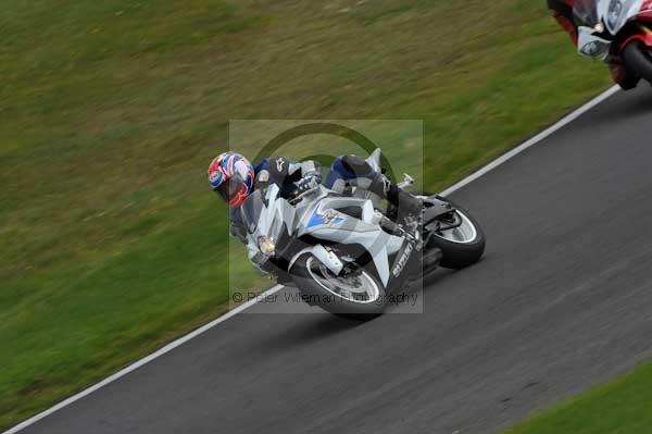 Motorcycle action photographs;cadwell;cadwell park photographs;event digital images;eventdigitalimages;motor racing louth lincolnshire;no limits trackday;peter wileman photography;trackday;trackday digital images;trackday photos
