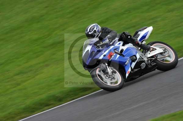Motorcycle action photographs;cadwell;cadwell park photographs;event digital images;eventdigitalimages;motor racing louth lincolnshire;no limits trackday;peter wileman photography;trackday;trackday digital images;trackday photos