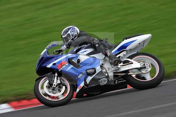 Motorcycle action photographs;cadwell;cadwell park photographs;event digital images;eventdigitalimages;motor racing louth lincolnshire;no limits trackday;peter wileman photography;trackday;trackday digital images;trackday photos