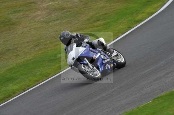 Motorcycle action photographs;cadwell;cadwell park photographs;event digital images;eventdigitalimages;motor racing louth lincolnshire;no limits trackday;peter wileman photography;trackday;trackday digital images;trackday photos