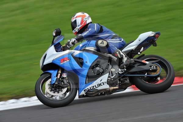 Motorcycle action photographs;cadwell;cadwell park photographs;event digital images;eventdigitalimages;motor racing louth lincolnshire;no limits trackday;peter wileman photography;trackday;trackday digital images;trackday photos