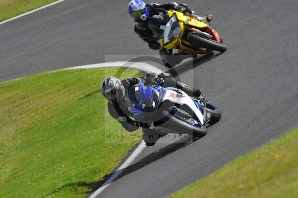 Motorcycle action photographs;cadwell;cadwell park photographs;event digital images;eventdigitalimages;motor racing louth lincolnshire;no limits trackday;peter wileman photography;trackday;trackday digital images;trackday photos