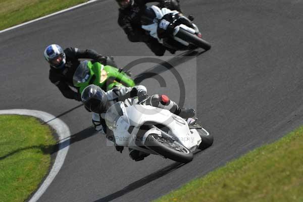 Motorcycle action photographs;cadwell;cadwell park photographs;event digital images;eventdigitalimages;motor racing louth lincolnshire;no limits trackday;peter wileman photography;trackday;trackday digital images;trackday photos