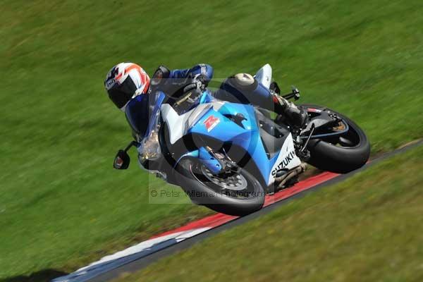 Motorcycle action photographs;cadwell;cadwell park photographs;event digital images;eventdigitalimages;motor racing louth lincolnshire;no limits trackday;peter wileman photography;trackday;trackday digital images;trackday photos