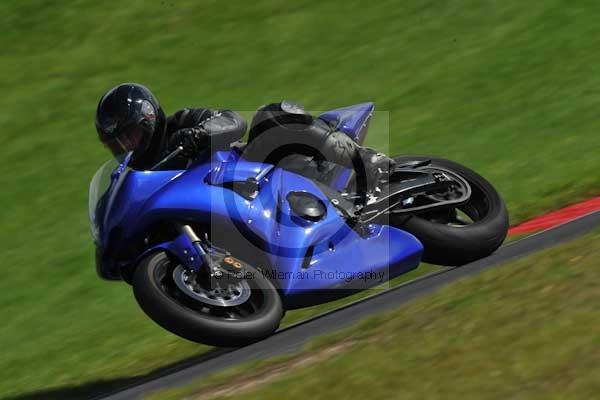 Motorcycle action photographs;cadwell;cadwell park photographs;event digital images;eventdigitalimages;motor racing louth lincolnshire;no limits trackday;peter wileman photography;trackday;trackday digital images;trackday photos