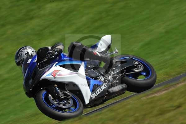 Motorcycle action photographs;cadwell;cadwell park photographs;event digital images;eventdigitalimages;motor racing louth lincolnshire;no limits trackday;peter wileman photography;trackday;trackday digital images;trackday photos
