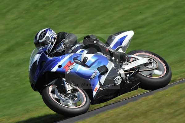 Motorcycle action photographs;cadwell;cadwell park photographs;event digital images;eventdigitalimages;motor racing louth lincolnshire;no limits trackday;peter wileman photography;trackday;trackday digital images;trackday photos