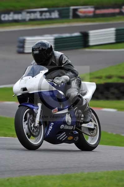 Motorcycle action photographs;cadwell;cadwell park photographs;event digital images;eventdigitalimages;motor racing louth lincolnshire;no limits trackday;peter wileman photography;trackday;trackday digital images;trackday photos