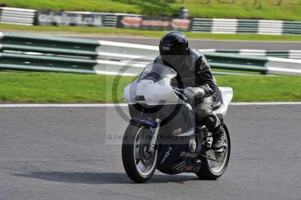 Motorcycle action photographs;cadwell;cadwell park photographs;event digital images;eventdigitalimages;motor racing louth lincolnshire;no limits trackday;peter wileman photography;trackday;trackday digital images;trackday photos