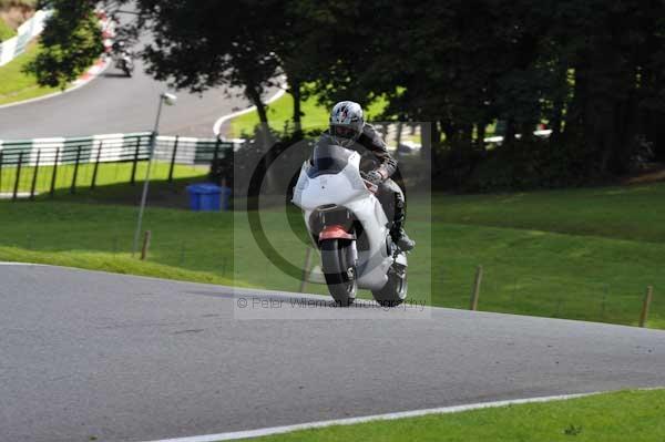 Motorcycle action photographs;cadwell;cadwell park photographs;event digital images;eventdigitalimages;motor racing louth lincolnshire;no limits trackday;peter wileman photography;trackday;trackday digital images;trackday photos