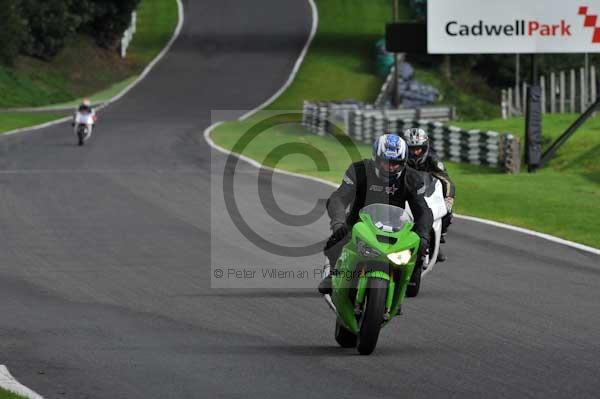 Motorcycle action photographs;cadwell;cadwell park photographs;event digital images;eventdigitalimages;motor racing louth lincolnshire;no limits trackday;peter wileman photography;trackday;trackday digital images;trackday photos