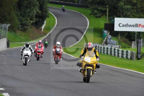 Motorcycle action photographs;cadwell;cadwell park photographs;event digital images;eventdigitalimages;motor racing louth lincolnshire;no limits trackday;peter wileman photography;trackday;trackday digital images;trackday photos
