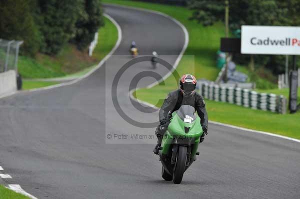 Motorcycle action photographs;cadwell;cadwell park photographs;event digital images;eventdigitalimages;motor racing louth lincolnshire;no limits trackday;peter wileman photography;trackday;trackday digital images;trackday photos