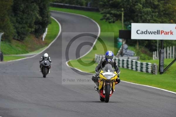 Motorcycle action photographs;cadwell;cadwell park photographs;event digital images;eventdigitalimages;motor racing louth lincolnshire;no limits trackday;peter wileman photography;trackday;trackday digital images;trackday photos