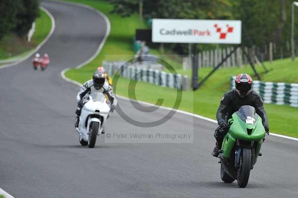 Motorcycle action photographs;cadwell;cadwell park photographs;event digital images;eventdigitalimages;motor racing louth lincolnshire;no limits trackday;peter wileman photography;trackday;trackday digital images;trackday photos