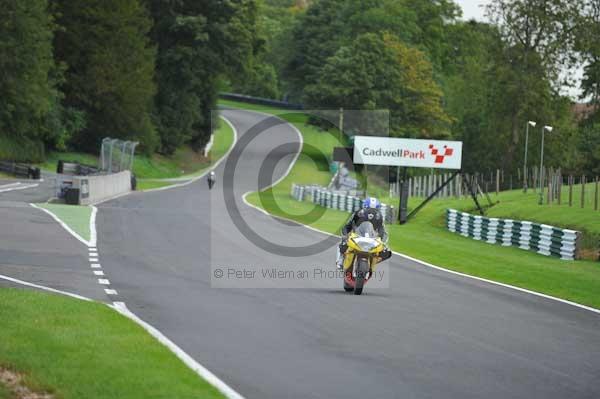 Motorcycle action photographs;cadwell;cadwell park photographs;event digital images;eventdigitalimages;motor racing louth lincolnshire;no limits trackday;peter wileman photography;trackday;trackday digital images;trackday photos