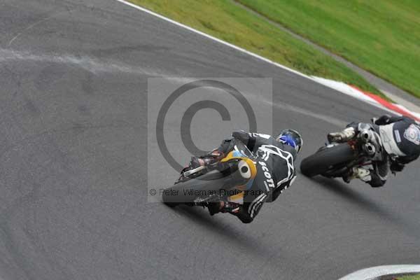 Motorcycle action photographs;cadwell;cadwell park photographs;event digital images;eventdigitalimages;motor racing louth lincolnshire;no limits trackday;peter wileman photography;trackday;trackday digital images;trackday photos