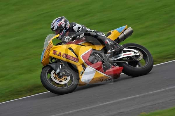 Motorcycle action photographs;cadwell;cadwell park photographs;event digital images;eventdigitalimages;motor racing louth lincolnshire;no limits trackday;peter wileman photography;trackday;trackday digital images;trackday photos