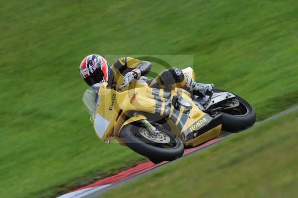 Motorcycle action photographs;cadwell;cadwell park photographs;event digital images;eventdigitalimages;motor racing louth lincolnshire;no limits trackday;peter wileman photography;trackday;trackday digital images;trackday photos