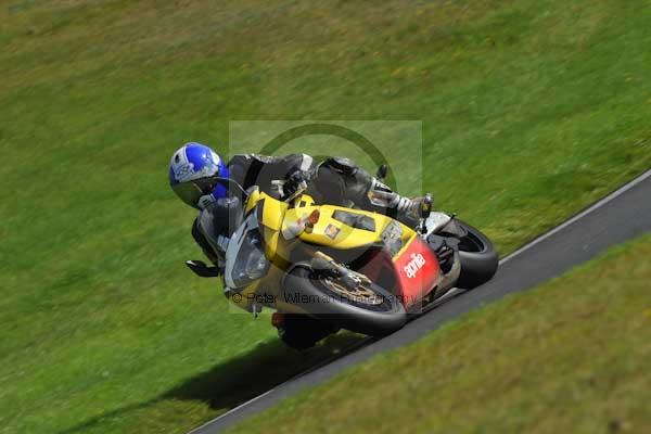 Motorcycle action photographs;cadwell;cadwell park photographs;event digital images;eventdigitalimages;motor racing louth lincolnshire;no limits trackday;peter wileman photography;trackday;trackday digital images;trackday photos