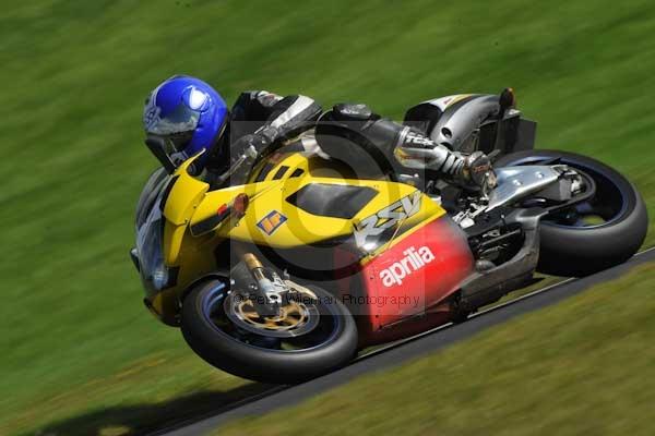 Motorcycle action photographs;cadwell;cadwell park photographs;event digital images;eventdigitalimages;motor racing louth lincolnshire;no limits trackday;peter wileman photography;trackday;trackday digital images;trackday photos