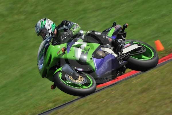 Motorcycle action photographs;cadwell;cadwell park photographs;event digital images;eventdigitalimages;motor racing louth lincolnshire;no limits trackday;peter wileman photography;trackday;trackday digital images;trackday photos
