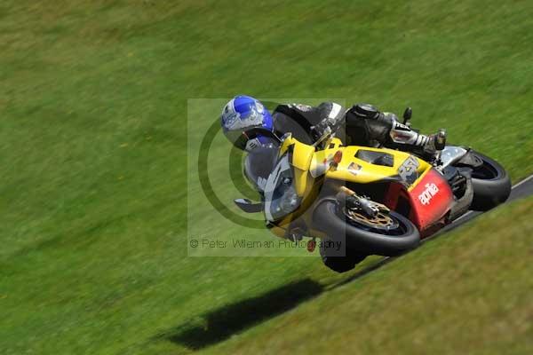 Motorcycle action photographs;cadwell;cadwell park photographs;event digital images;eventdigitalimages;motor racing louth lincolnshire;no limits trackday;peter wileman photography;trackday;trackday digital images;trackday photos