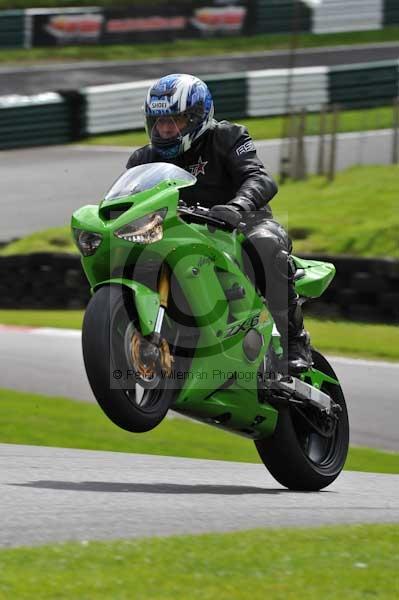 Motorcycle action photographs;cadwell;cadwell park photographs;event digital images;eventdigitalimages;motor racing louth lincolnshire;no limits trackday;peter wileman photography;trackday;trackday digital images;trackday photos