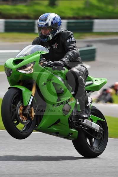 Motorcycle action photographs;cadwell;cadwell park photographs;event digital images;eventdigitalimages;motor racing louth lincolnshire;no limits trackday;peter wileman photography;trackday;trackday digital images;trackday photos