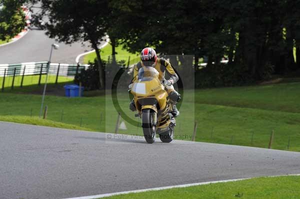 Motorcycle action photographs;cadwell;cadwell park photographs;event digital images;eventdigitalimages;motor racing louth lincolnshire;no limits trackday;peter wileman photography;trackday;trackday digital images;trackday photos