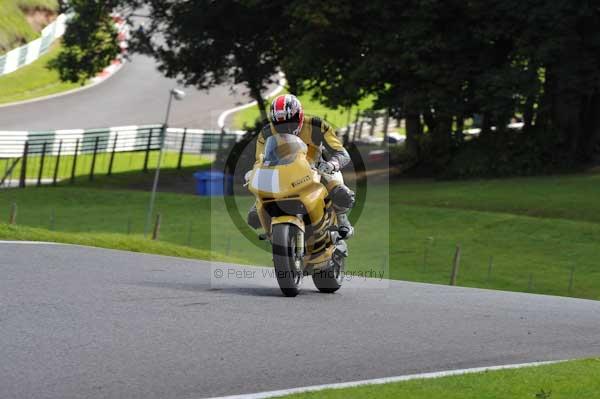 Motorcycle action photographs;cadwell;cadwell park photographs;event digital images;eventdigitalimages;motor racing louth lincolnshire;no limits trackday;peter wileman photography;trackday;trackday digital images;trackday photos