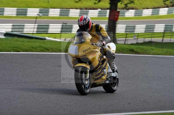 Motorcycle action photographs;cadwell;cadwell park photographs;event digital images;eventdigitalimages;motor racing louth lincolnshire;no limits trackday;peter wileman photography;trackday;trackday digital images;trackday photos