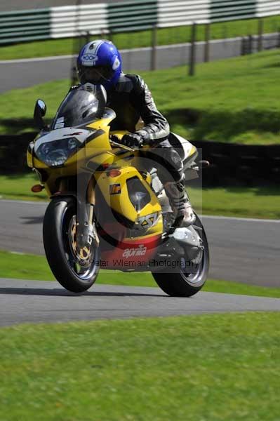 Motorcycle action photographs;cadwell;cadwell park photographs;event digital images;eventdigitalimages;motor racing louth lincolnshire;no limits trackday;peter wileman photography;trackday;trackday digital images;trackday photos
