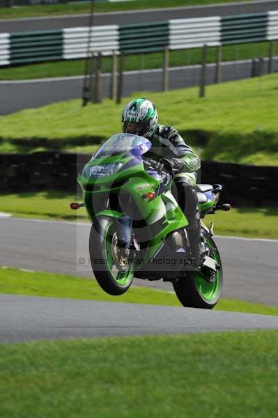 Motorcycle action photographs;cadwell;cadwell park photographs;event digital images;eventdigitalimages;motor racing louth lincolnshire;no limits trackday;peter wileman photography;trackday;trackday digital images;trackday photos