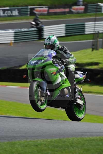 Motorcycle action photographs;cadwell;cadwell park photographs;event digital images;eventdigitalimages;motor racing louth lincolnshire;no limits trackday;peter wileman photography;trackday;trackday digital images;trackday photos