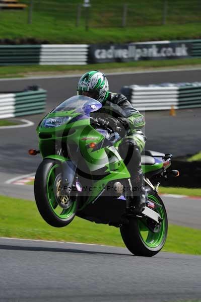Motorcycle action photographs;cadwell;cadwell park photographs;event digital images;eventdigitalimages;motor racing louth lincolnshire;no limits trackday;peter wileman photography;trackday;trackday digital images;trackday photos
