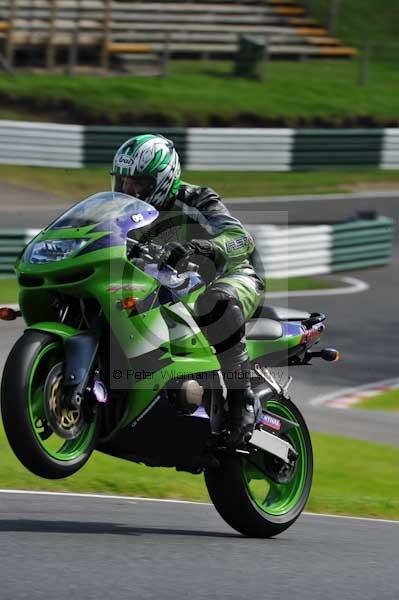Motorcycle action photographs;cadwell;cadwell park photographs;event digital images;eventdigitalimages;motor racing louth lincolnshire;no limits trackday;peter wileman photography;trackday;trackday digital images;trackday photos
