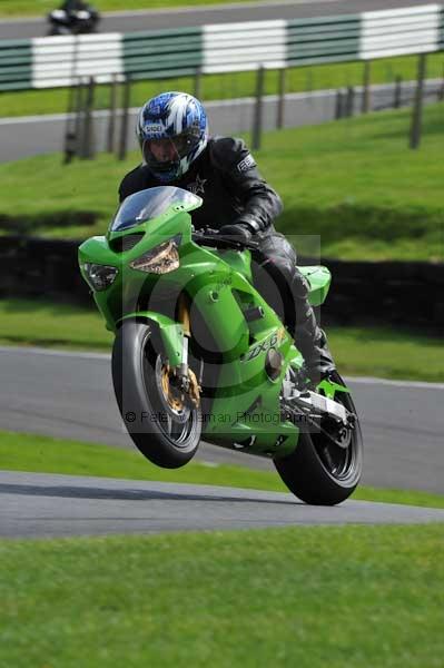 Motorcycle action photographs;cadwell;cadwell park photographs;event digital images;eventdigitalimages;motor racing louth lincolnshire;no limits trackday;peter wileman photography;trackday;trackday digital images;trackday photos