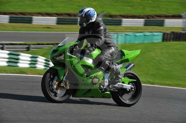 Motorcycle action photographs;cadwell;cadwell park photographs;event digital images;eventdigitalimages;motor racing louth lincolnshire;no limits trackday;peter wileman photography;trackday;trackday digital images;trackday photos