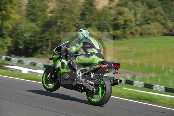 Motorcycle action photographs;cadwell;cadwell park photographs;event digital images;eventdigitalimages;motor racing louth lincolnshire;no limits trackday;peter wileman photography;trackday;trackday digital images;trackday photos