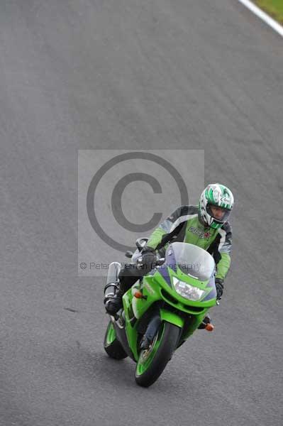 Motorcycle action photographs;cadwell;cadwell park photographs;event digital images;eventdigitalimages;motor racing louth lincolnshire;no limits trackday;peter wileman photography;trackday;trackday digital images;trackday photos