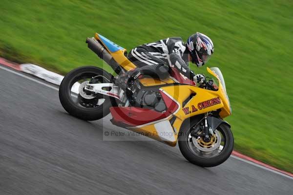 Motorcycle action photographs;cadwell;cadwell park photographs;event digital images;eventdigitalimages;motor racing louth lincolnshire;no limits trackday;peter wileman photography;trackday;trackday digital images;trackday photos