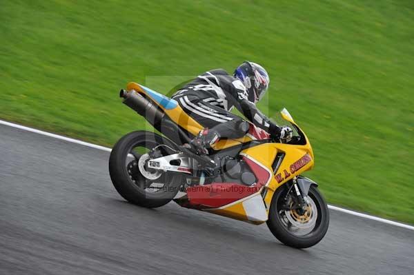 Motorcycle action photographs;cadwell;cadwell park photographs;event digital images;eventdigitalimages;motor racing louth lincolnshire;no limits trackday;peter wileman photography;trackday;trackday digital images;trackday photos