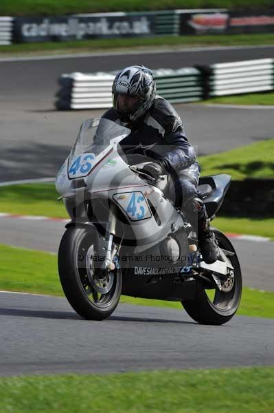 Motorcycle action photographs;cadwell;cadwell park photographs;event digital images;eventdigitalimages;motor racing louth lincolnshire;no limits trackday;peter wileman photography;trackday;trackday digital images;trackday photos
