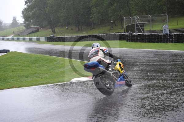Motorcycle action photographs;cadwell;cadwell park photographs;event digital images;eventdigitalimages;motor racing louth lincolnshire;no limits trackday;peter wileman photography;trackday;trackday digital images;trackday photos