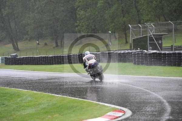 Motorcycle action photographs;cadwell;cadwell park photographs;event digital images;eventdigitalimages;motor racing louth lincolnshire;no limits trackday;peter wileman photography;trackday;trackday digital images;trackday photos