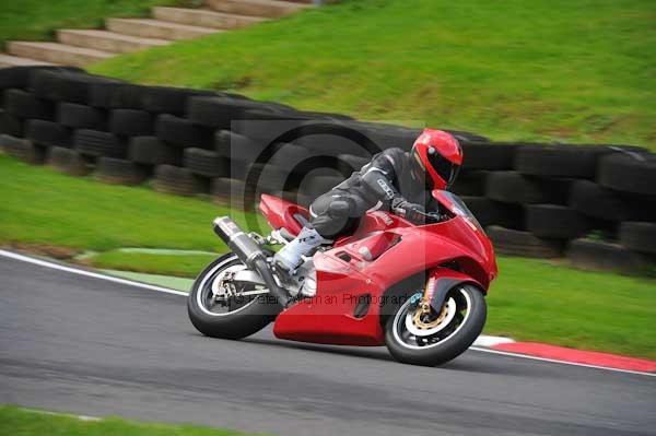 Motorcycle action photographs;cadwell;cadwell park photographs;event digital images;eventdigitalimages;motor racing louth lincolnshire;no limits trackday;peter wileman photography;trackday;trackday digital images;trackday photos